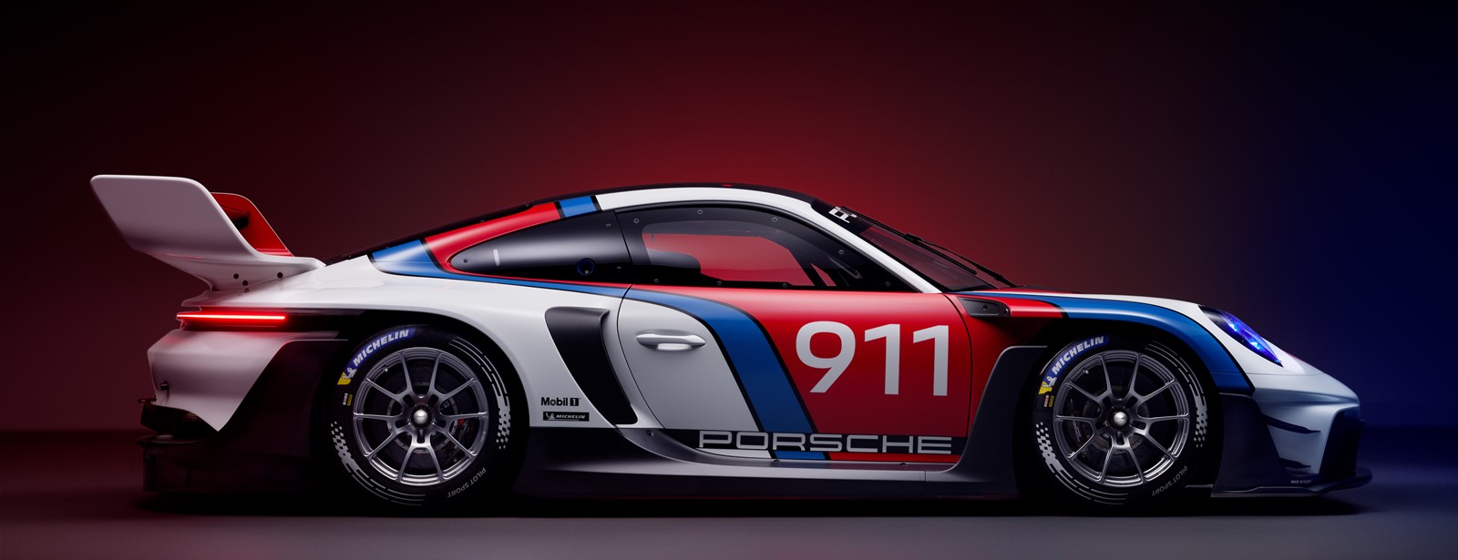 Spectaculair ontwerp en baanbrekende prestaties: de nieuwe 911 GT3 R rennsport.