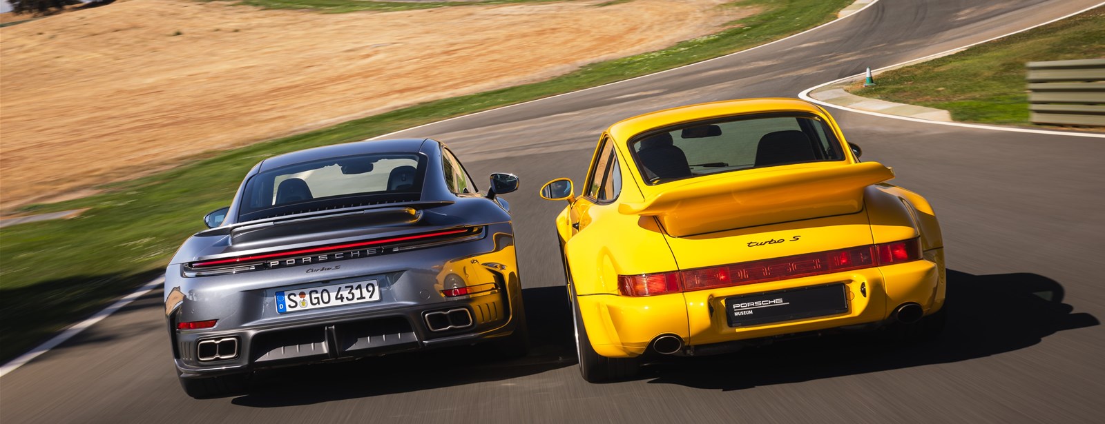 Familieportret van Porsche 911 Turbo s: 33 jaar innovatie en prestaties. 