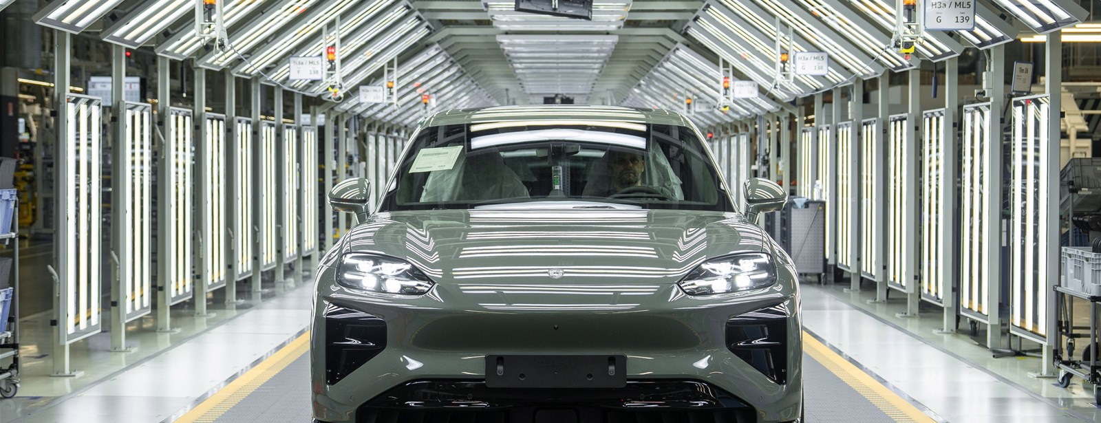 Van hoogvoltaccu tot complete auto: Een kijkje in de productie van de Porsche Cayenne Electric. 