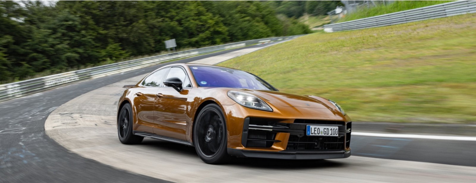 Nieuwe Porsche Panamera noteert recordtijd op de Nürburgring-Nordschleife.