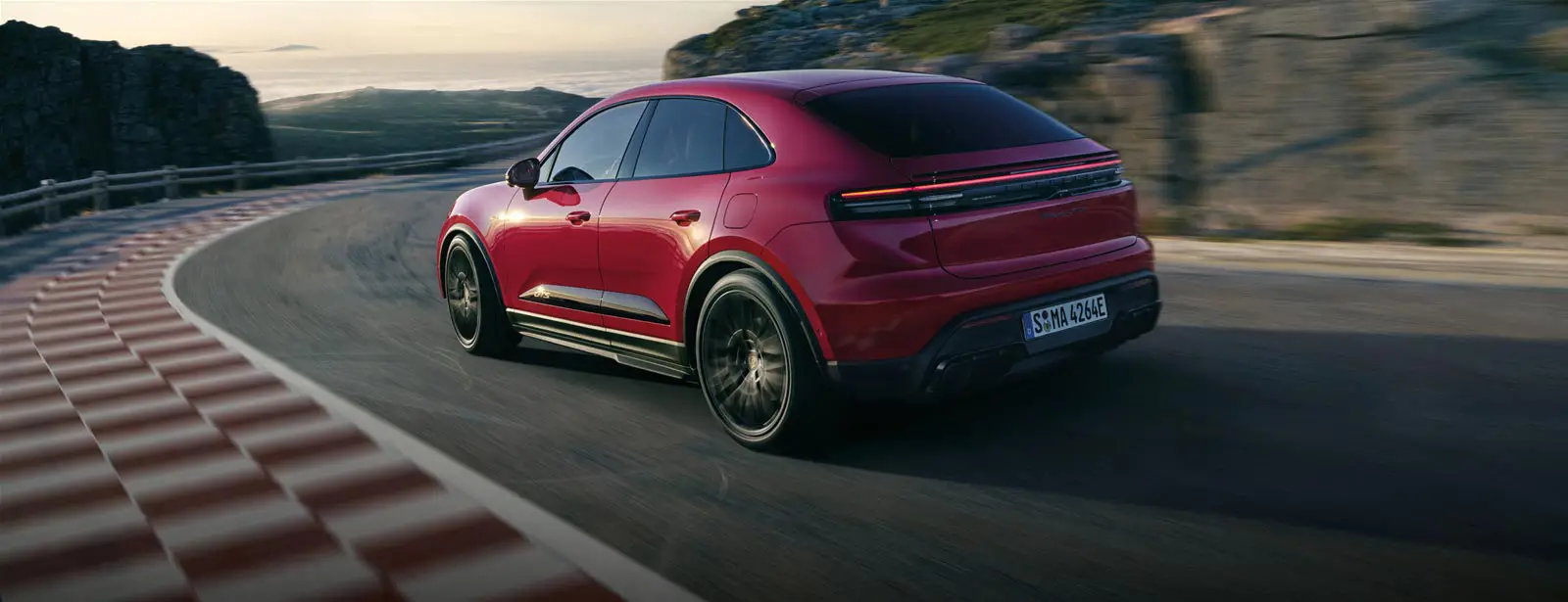 Sportiviteit krijgt een nieuwe lading. - De volledig elektrische Porsche Macan GTS.