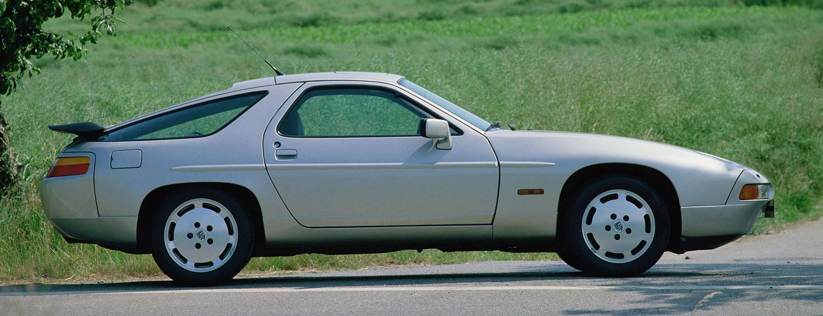 Porsche 928