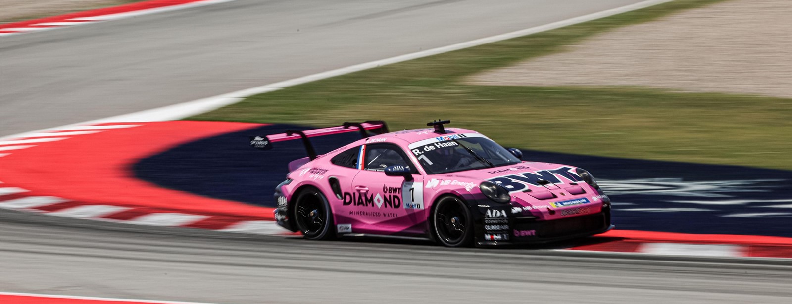 Podiumplaats De Haan, eerste pole-position en rookie-zege Flynt Schuring in Porsche Mobil 1 Supercup Barcelona. 