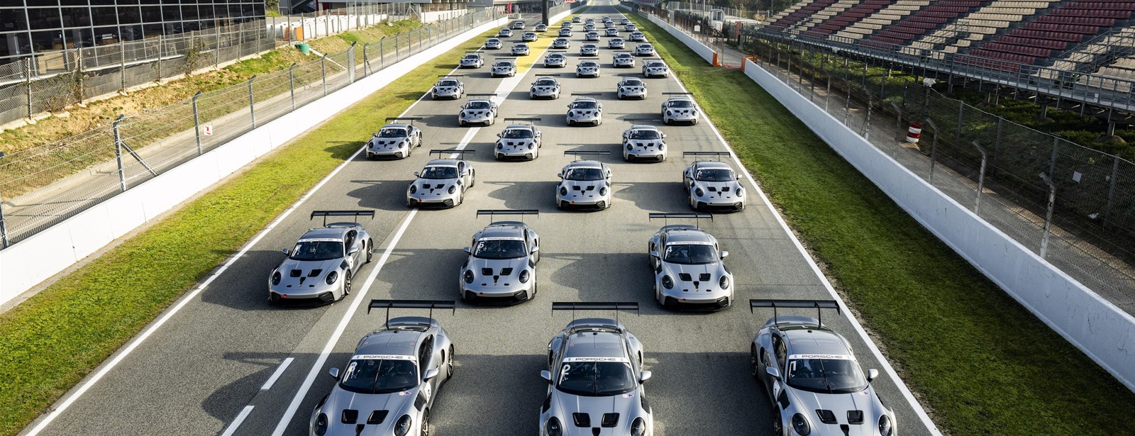 Nederlandse coureurs na succesvolle eerste test met nieuwe Porsche 911 Cup: Auto is merkbaar sneller. 