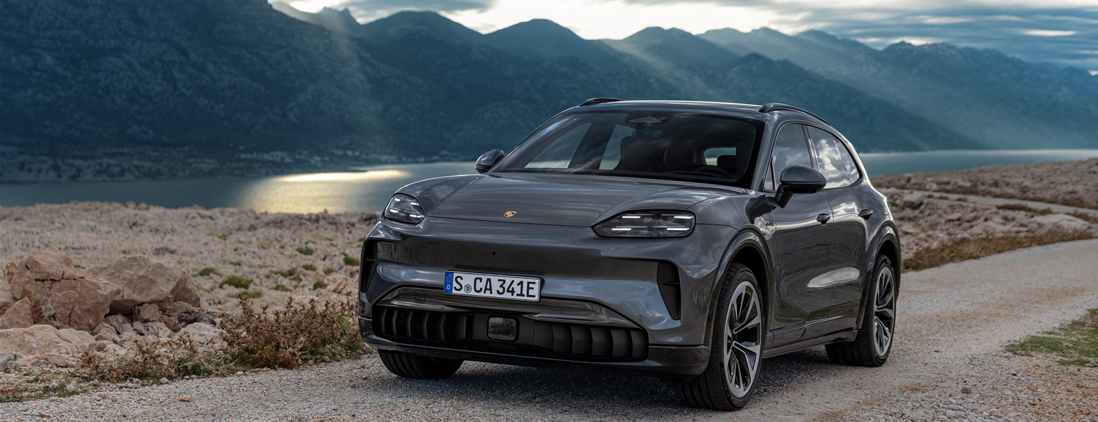 Showroom: Porsche Cayenne Electric.